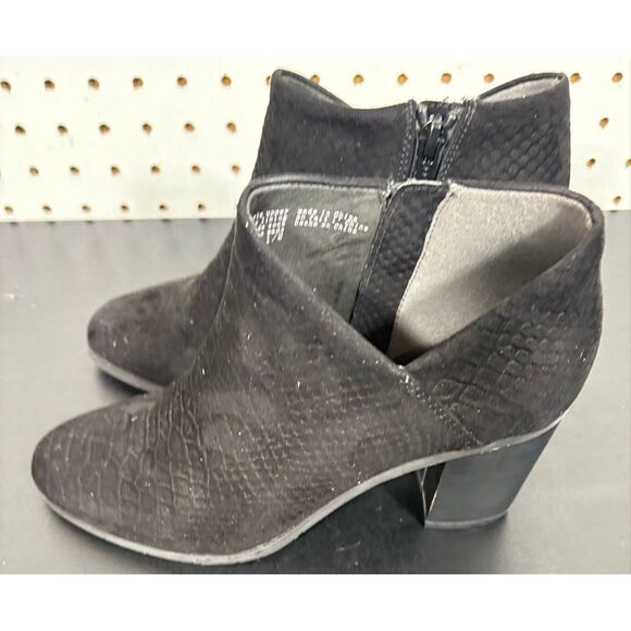 BC Footwear Womens Kettle Black Faux Suede Snake Print Ankle Zip Boots Size 6.5 - Picture 1 of 11